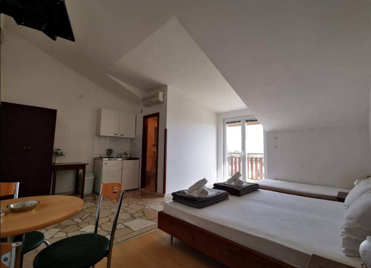 Apartments Plazibat Škrip Eksteriør bilde