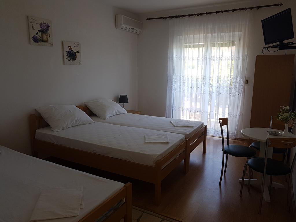 Apartments Plazibat Škrip Eksteriør bilde